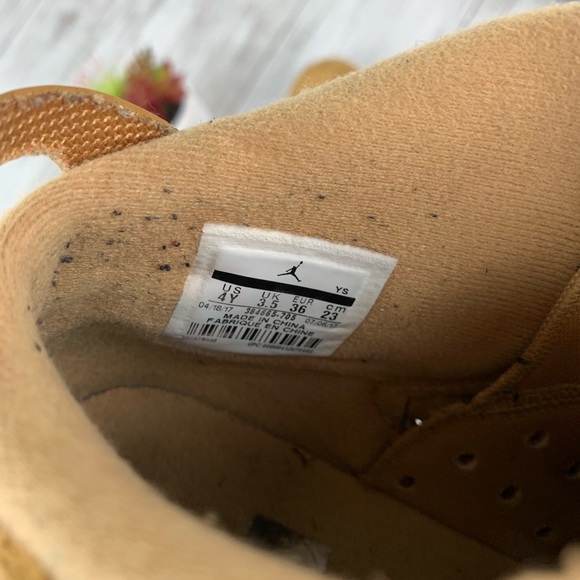 Jordan Retro 6 Size 4Y Kids - Picture 8 of 8